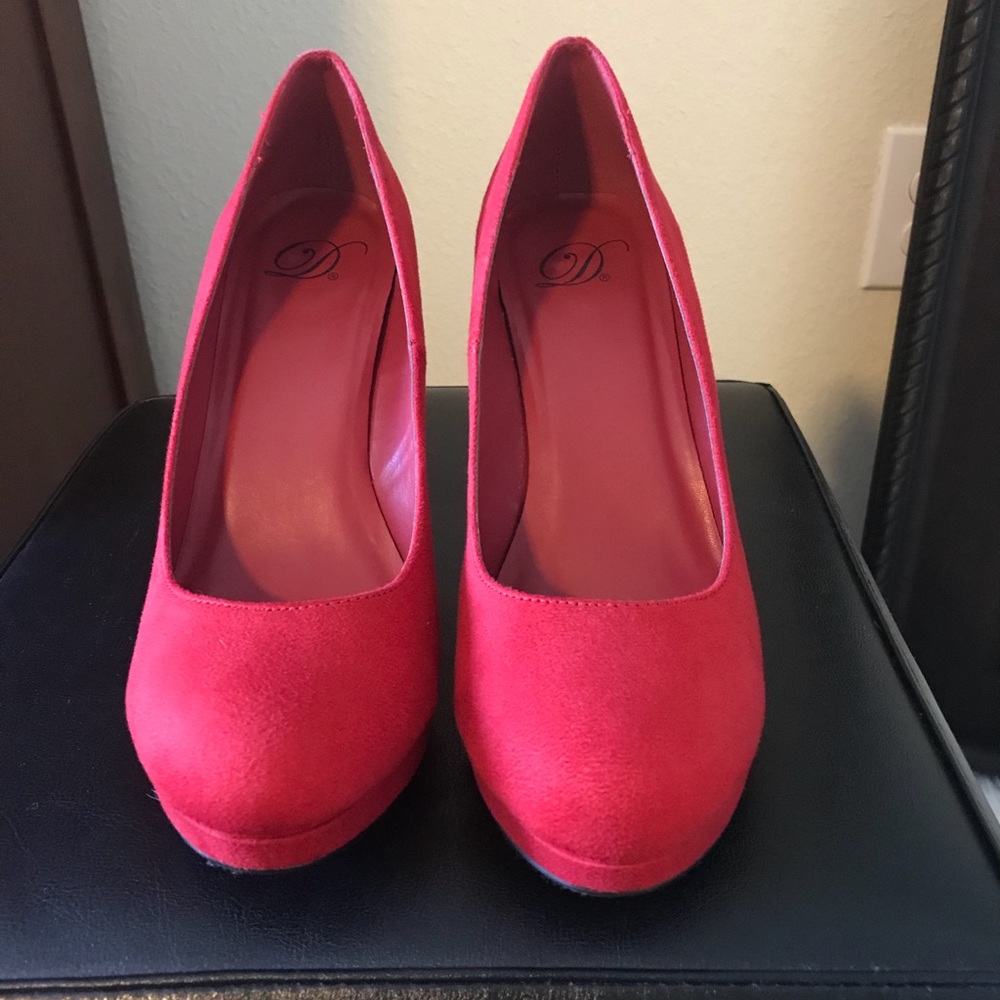 Shoes - Picture 2 of 4